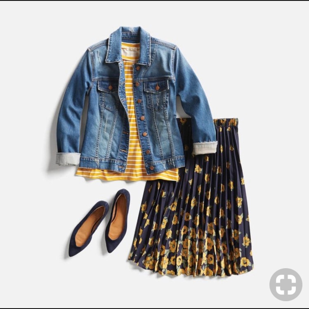 Kaileigh Navy floral pleated midi skirt